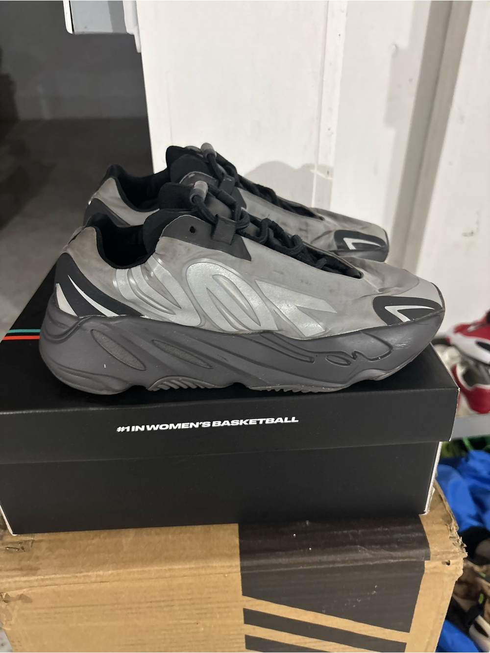 Yeezy 700 MNVN metallic